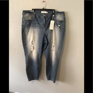 - Torrid Girlfriend Distressed Jeans.    NWT